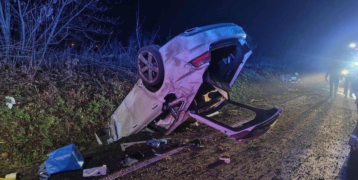 Kokoszka: Groźne zdarzenie. Dachował samochód osobowy