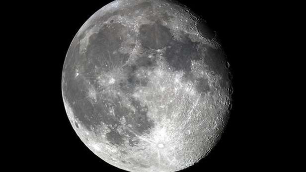 Coś przeturlało kamień po powierzchni Księżyca. Jak wyjaśnić tę zagadkę? 1