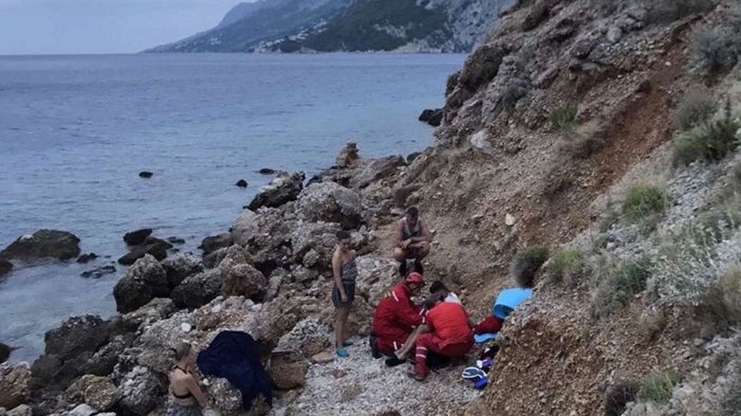 Polski turysta spadł z 12-metrowego klifu w miejscowości Brela
