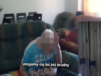 Senior ofiarą patostreamerów. Dramatyczne nagrania z Warszawy