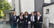 Matura w Sosnowcu 2025. Zobacz zdjęcia z II LO im. Emilii Plater. Pierwsze koty za płoty! Zdjęcia wykonane po egzaminie z j. polskiego