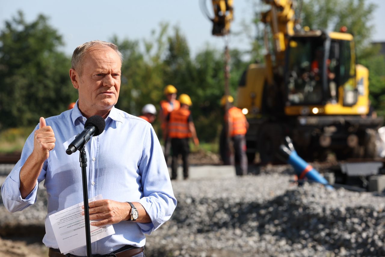 "30 lat opóźnienia". Tusk o rekordzie kolejowym w Polsce