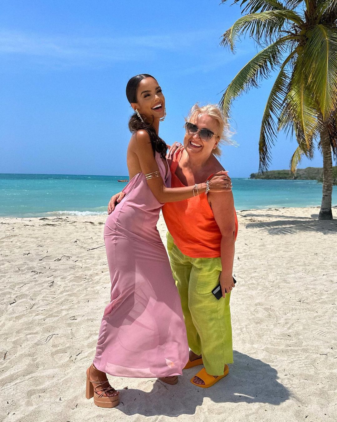 Plażowa sesja Klaudi El Dursi z mamą