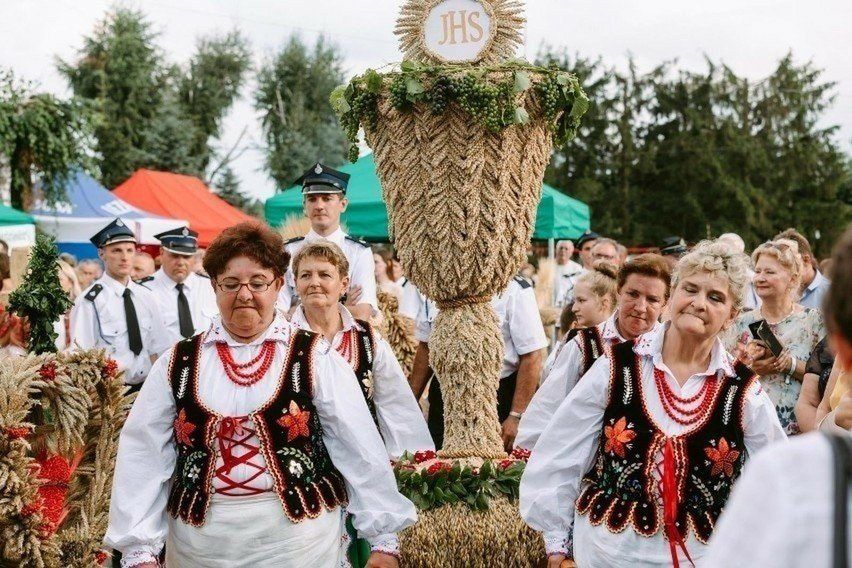 Dożynki to tradycyjne podziękowanie za plony i trud pracy na roli.