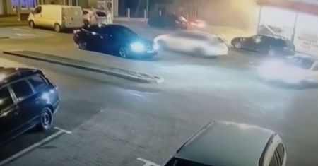 Zaparkował auto przed marketem. Nie spodziewał się tego, co się stanie za chwilę