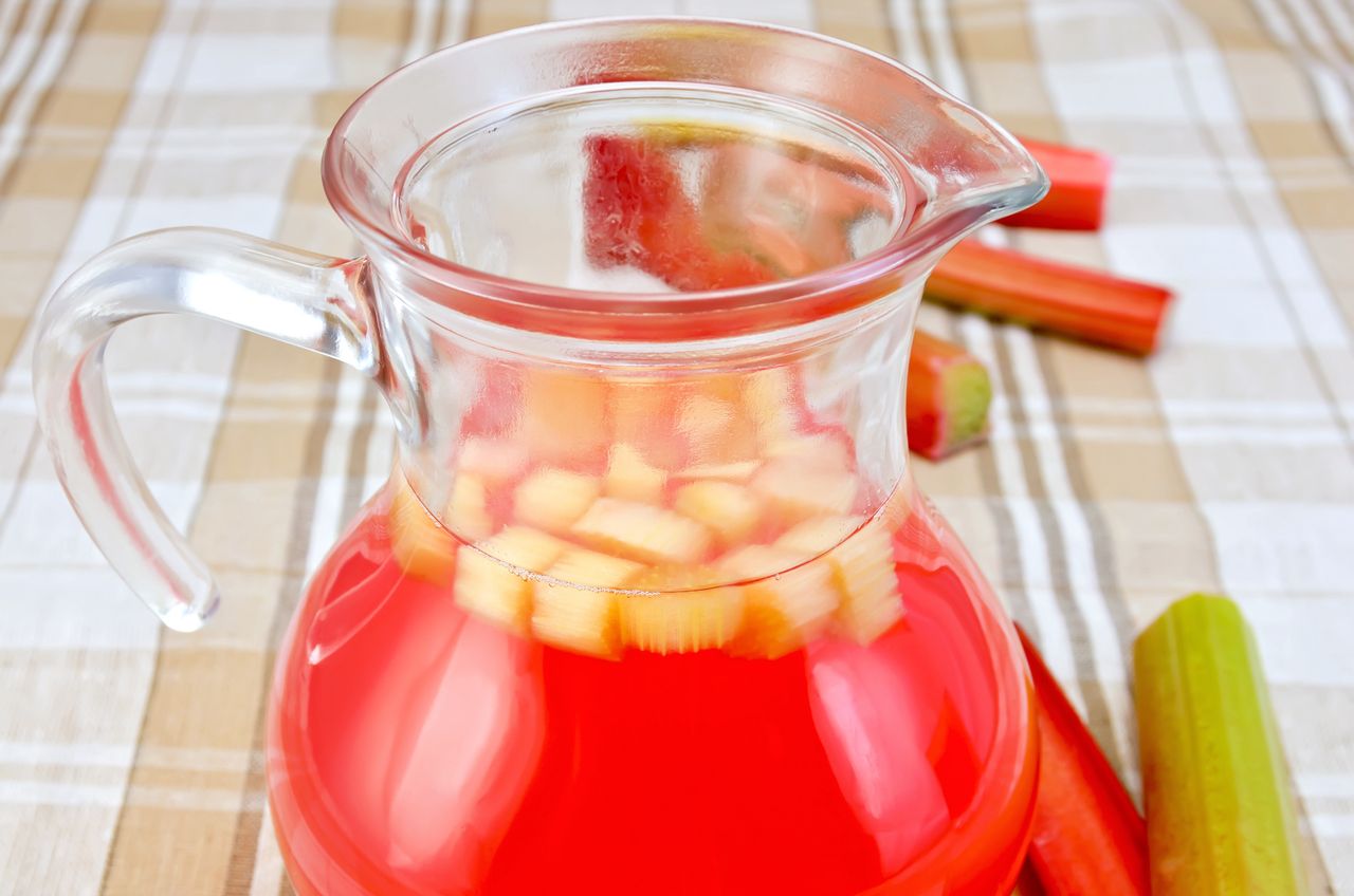 Kindheitserinnerungen im Glas: Wie man Rhabarberkompott macht