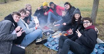 Pierwszy dzień Wielkiego Grillowania UAM 2025 za nami. Tak bawiliście się w piątek, 16 maja. Oto zdjęcia!