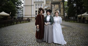 Niezwykła Noc Muzeów w Willi Caro w Gliwicach. Retro-piknik, obóz wojskowy ułanów i warsztaty tworzenia drzewa genealogicznego