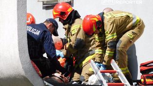 Tragedia w Śródmieściu. Mężczyzna skoczył z 8. piętra. "Trudna akcja ratunkowa”