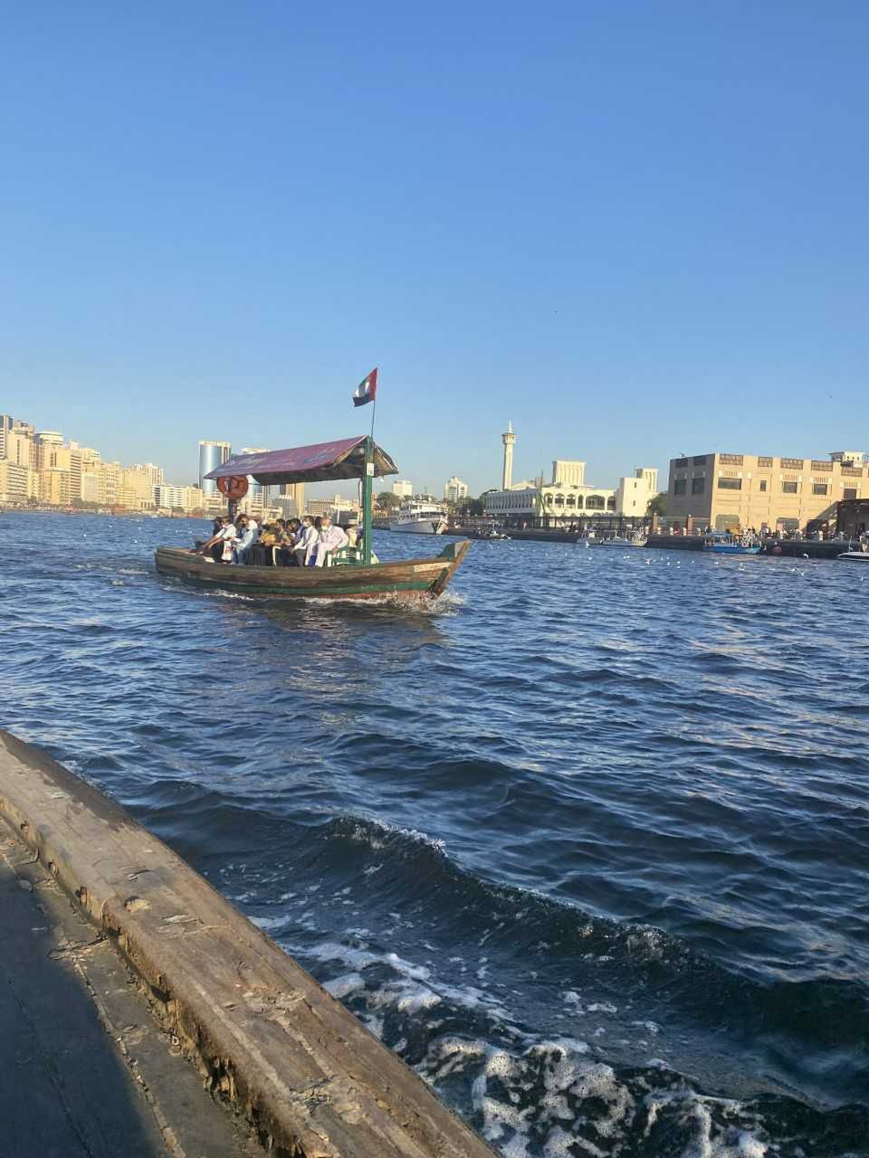 Rejs abrą przez Kanał Dubajski