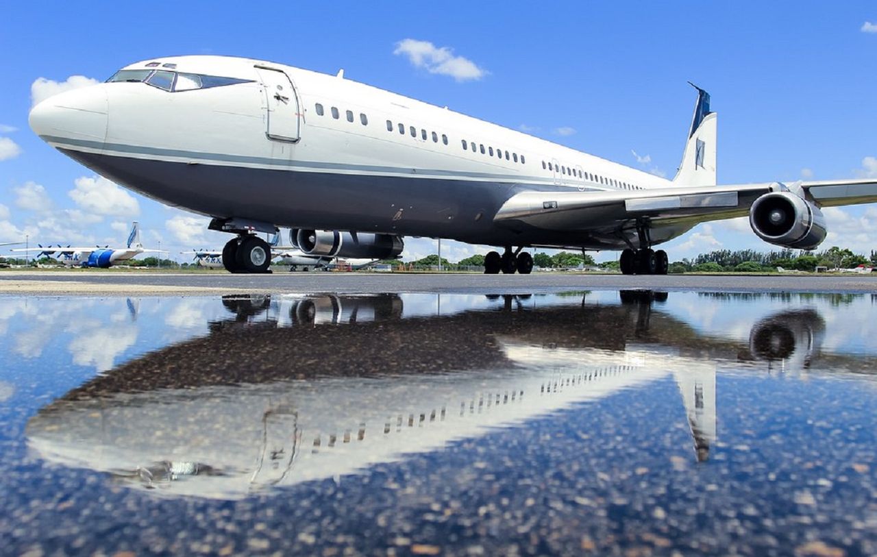 Boeing 707 - żywa legenda lotnictwa. Samolot ma ponad 60 lat i nie wybiera się do muzeum