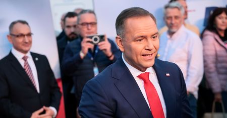 Zmiany w postawach wyborców Nawrockiego. Porównali sondaże