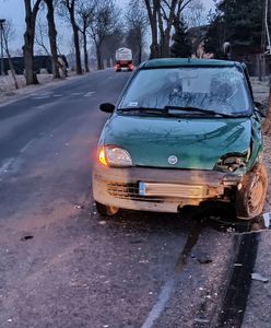 Mazowieckie. Kierował pijany i z zakazem. Z impetem wjechał w pługopiaskarkę