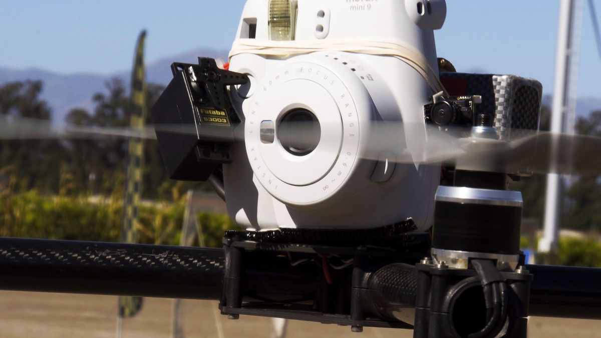 Instax przyczepiony do drona pozwolił mu na robienie świetnych zdjęć 1