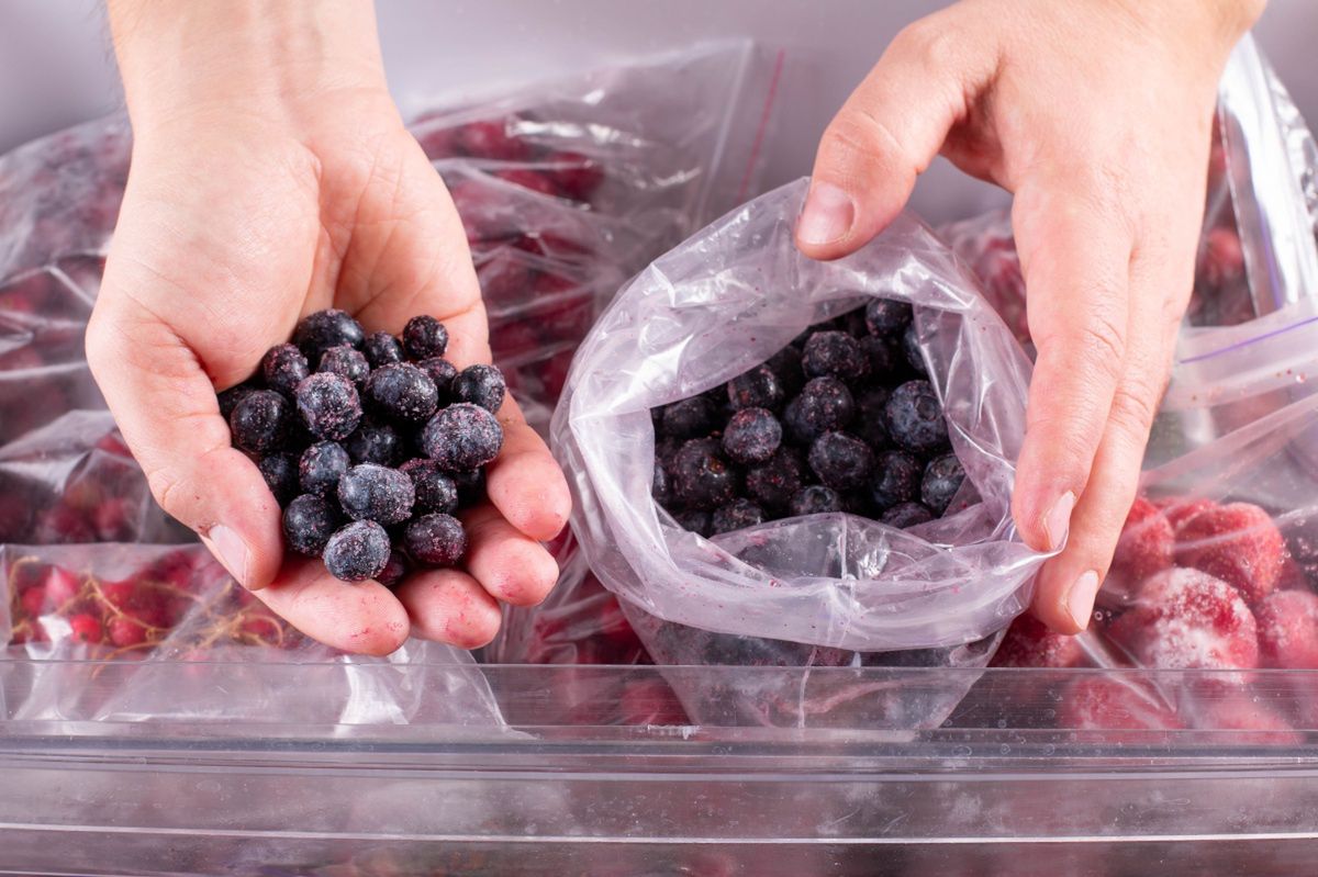 Frozen berry fruits