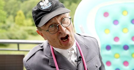 Kabareciarz "chwali" Dudę. "Nie zakazał współżycia kobietom"