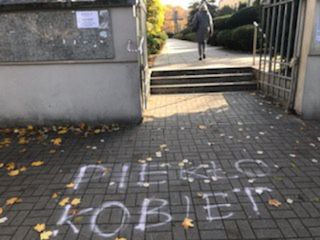 Wejście do kościoła, w którym przed laty Jerzy Popiełuszko odprawiał Msze za Ojczyznę.