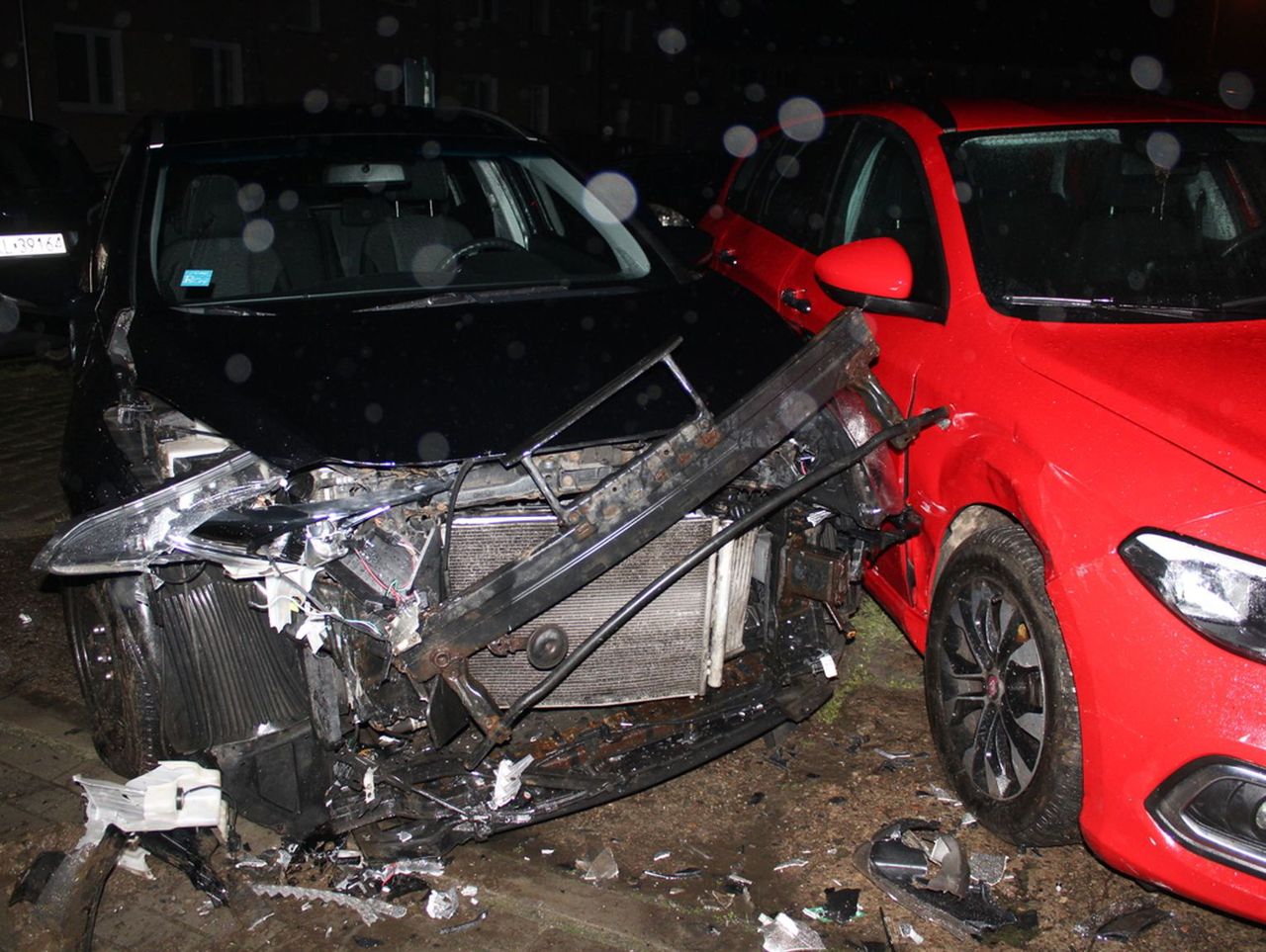 Drzonów: Pijacki rajd zakończony kraksą na parkingu