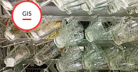 GIS ostrzega przed szklankami. Wykryto metale ciężkie, które mogą przenikać do napojów