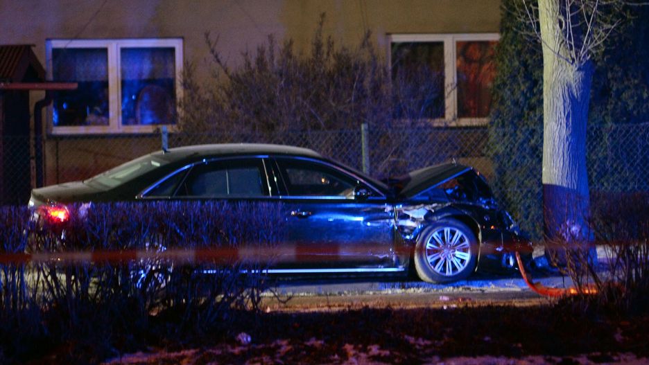 Wypadek samochodowy z udzia?em Premier Beaty Szyd?o w O?wi?cimiuFot. Lukasz Kalinowski / East News Oswiecim 10.02.2017 Kolizja kolumny rzadowej z udzialem Premier Beaty Szydlo    N/z:  Miejsce kolizji samochod rzadowyLukasz Kalinowski