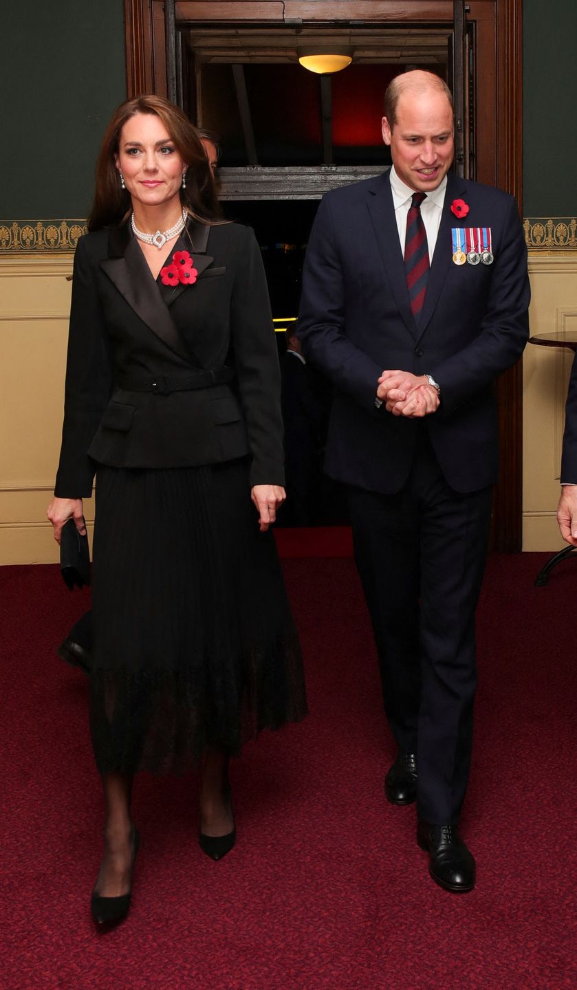 Kate Middleton i książę William towarzyszą królewskiej parze na obchodach Dnia Pamięci w Londynie