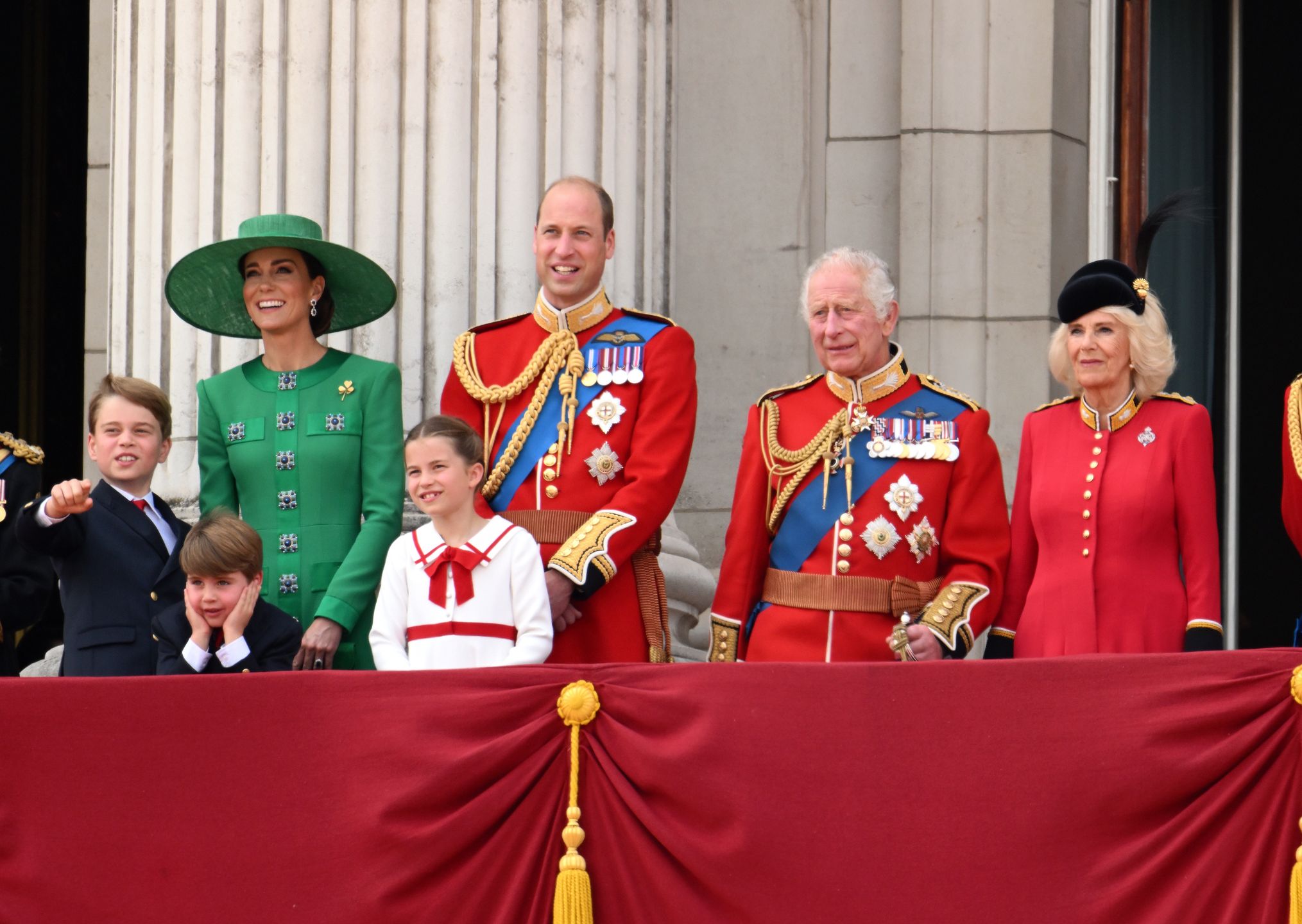 Royalsi na balkonie Pałacu Buckingham