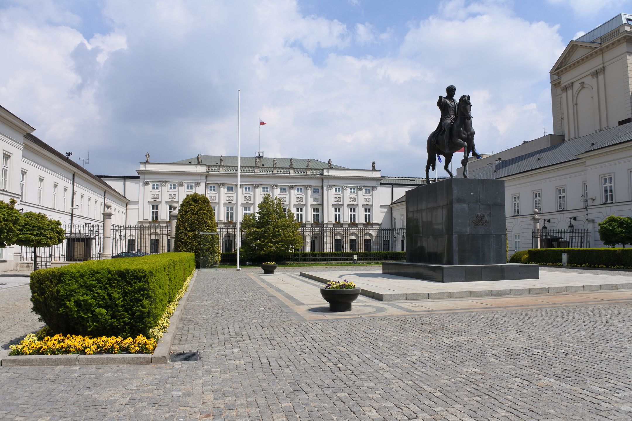 Nowy bezlusterkowiec do 2000 zł - na które aparaty warto zwrócić uwagę? 123