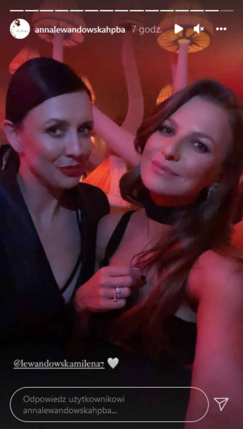 Anna Lewandowska wspiera Roberta z teściową i szwagierką
