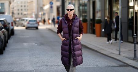 Z czym nosić damskie kamizelki pikowane? Te stylizacje to komfort w modnym wydaniu