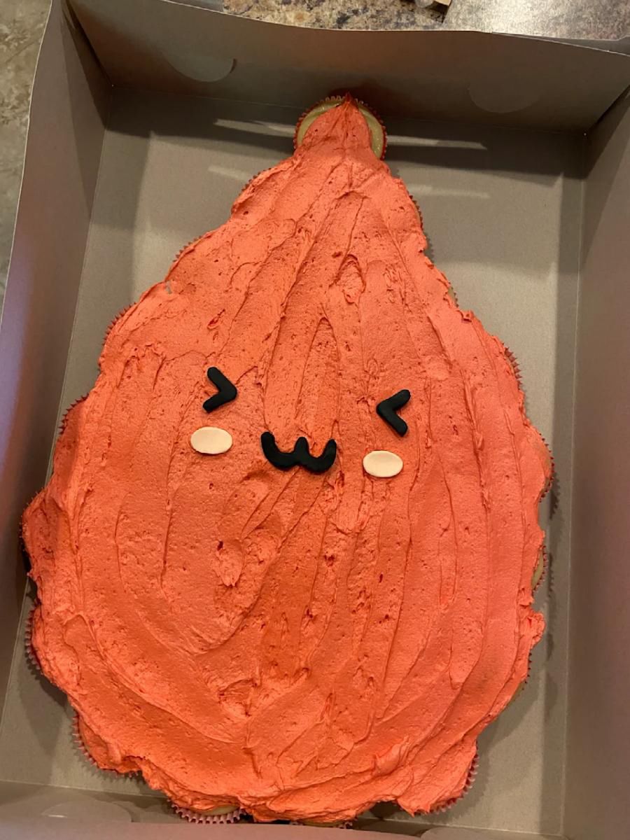 Tort w kształcie kropli krwi