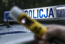 Zataczał się, ale wsiadł za kierownicę. Woził córkę