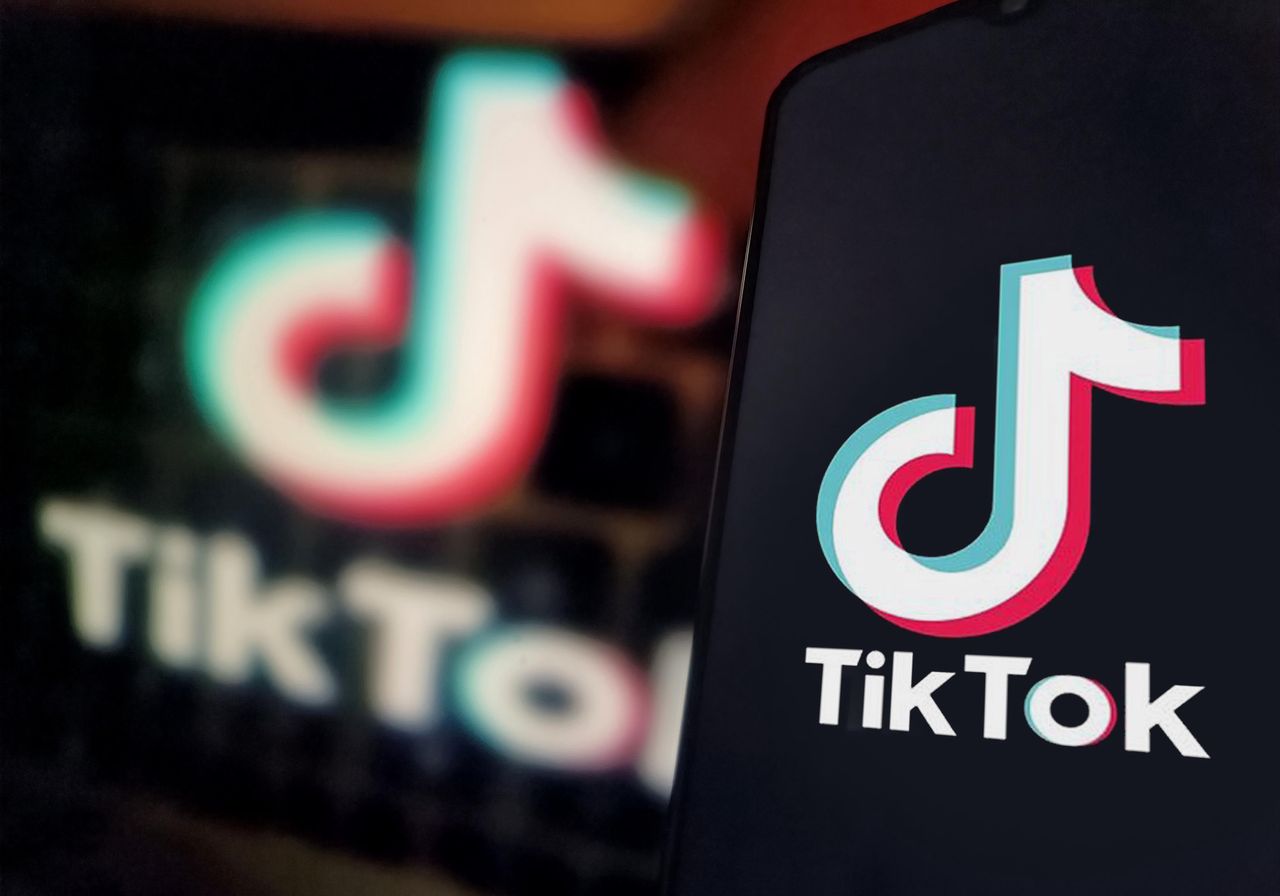 TikTok zamiast trzepaka. Dzieci spędzają po 2 godziny dziennie na scrollowaniu