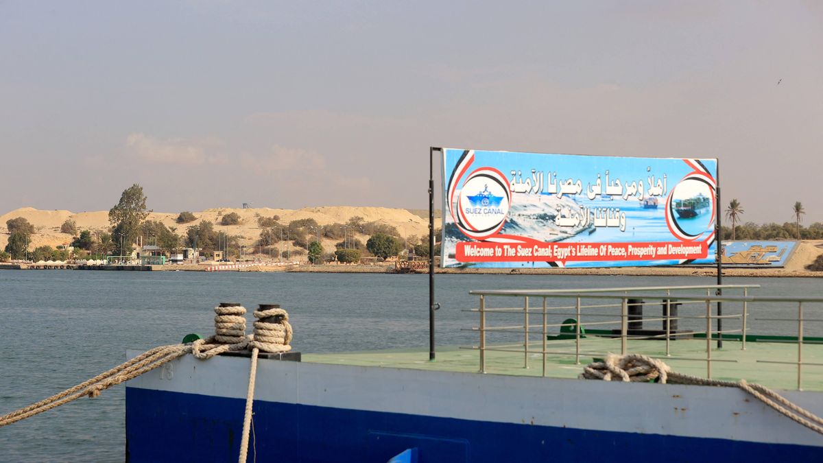 Tranzyt przez Kanał Sueski spada. Armatorzy zmieniają trasę