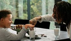Oreo z nową globaną platformę komunikacyjną „Stay Playful”. W reklamie Wiz Khalifa (wideo)