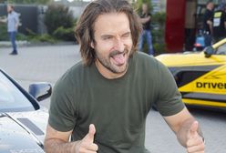 Stramowski ukrywa pod koszulką ciało kulturysty. Ten widok robi wrażenie