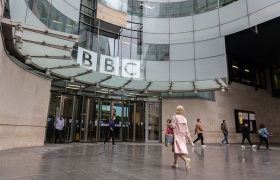 Wewnętrzny kryzys w BBC. Członkowie zarządu kwestionują decyzje prezesa