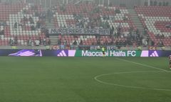 Działo się w nocy. Skandaliczny baner na meczu. Ambasada reaguje