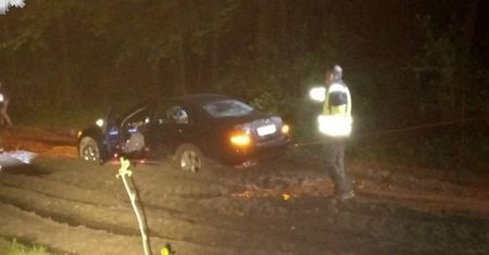 Francuzi utknęli w błocie pod Zamościem. Słuchali nawigacji