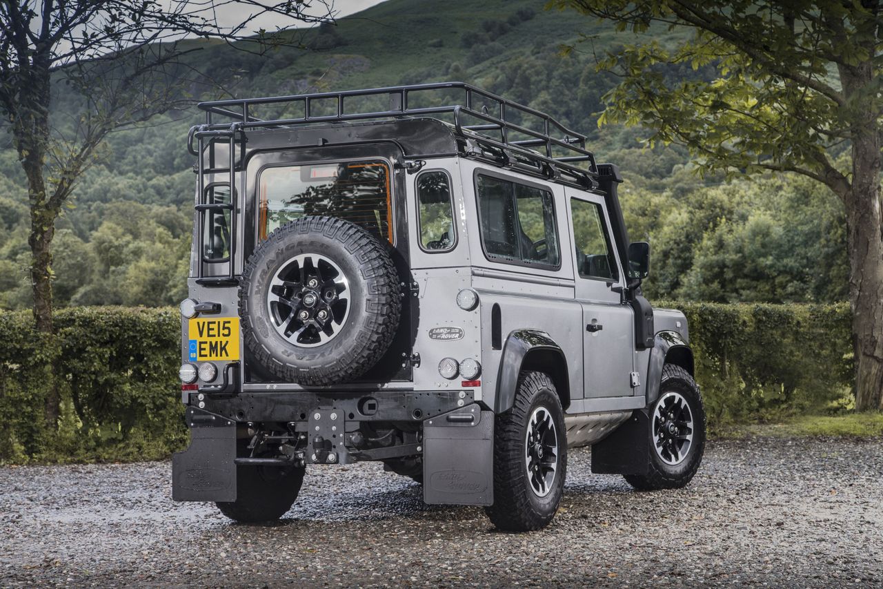 Land Rover Defender 90 Adventure UK-spec (2015)