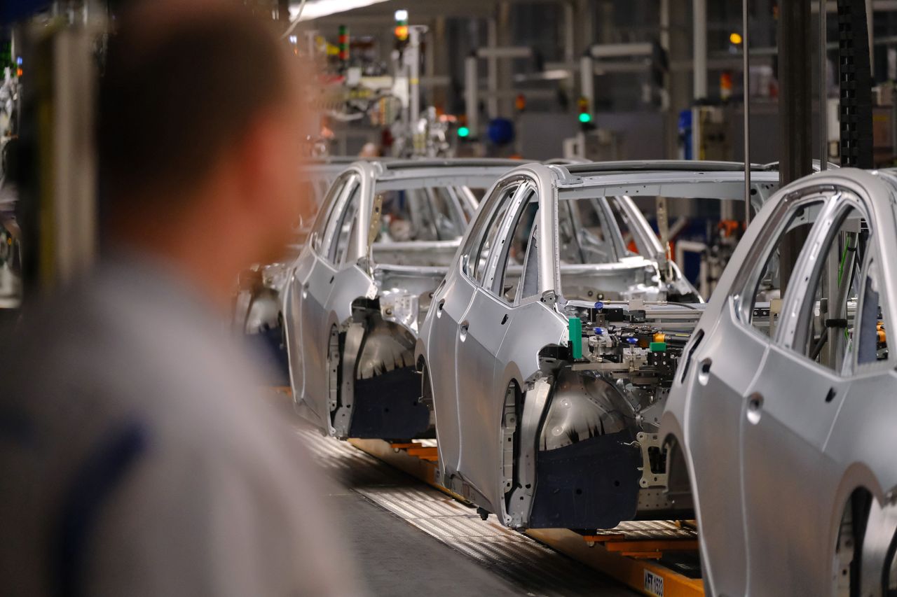 Kryzys może zablokować produkcję 7,7 mln samochodów. Gospodarki uzależnione od motoryzacji już liczą straty