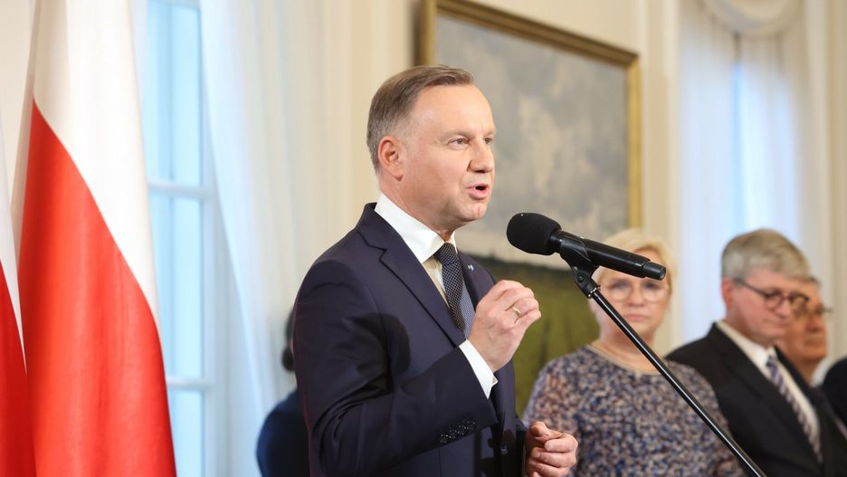 Order Or?a Bia?ego dla Antoniego Macierewicza
23.09.2022 Warszawa, Belweder Prezydent Rzeczypospolitej Polskiej Andrzej Duda wreczyl  najwyzsze odznaczenia panstwowe Orderow Orla Bialego, zasluzonym dla Rzeczypospolitej., fot. Tomasz Jastrzebowski/REPORTER
n/z: , Andrzej Duda
Tomasz Jastrzebowski/REPORTER