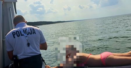 Zdjęcie z Krynicy Morskiej. Wczasowiczka poszła na całość