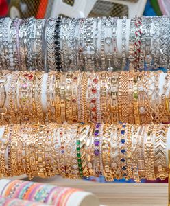 Kupili biżuterię na Shein i Temu. Wykryli substancje rakotwórcze