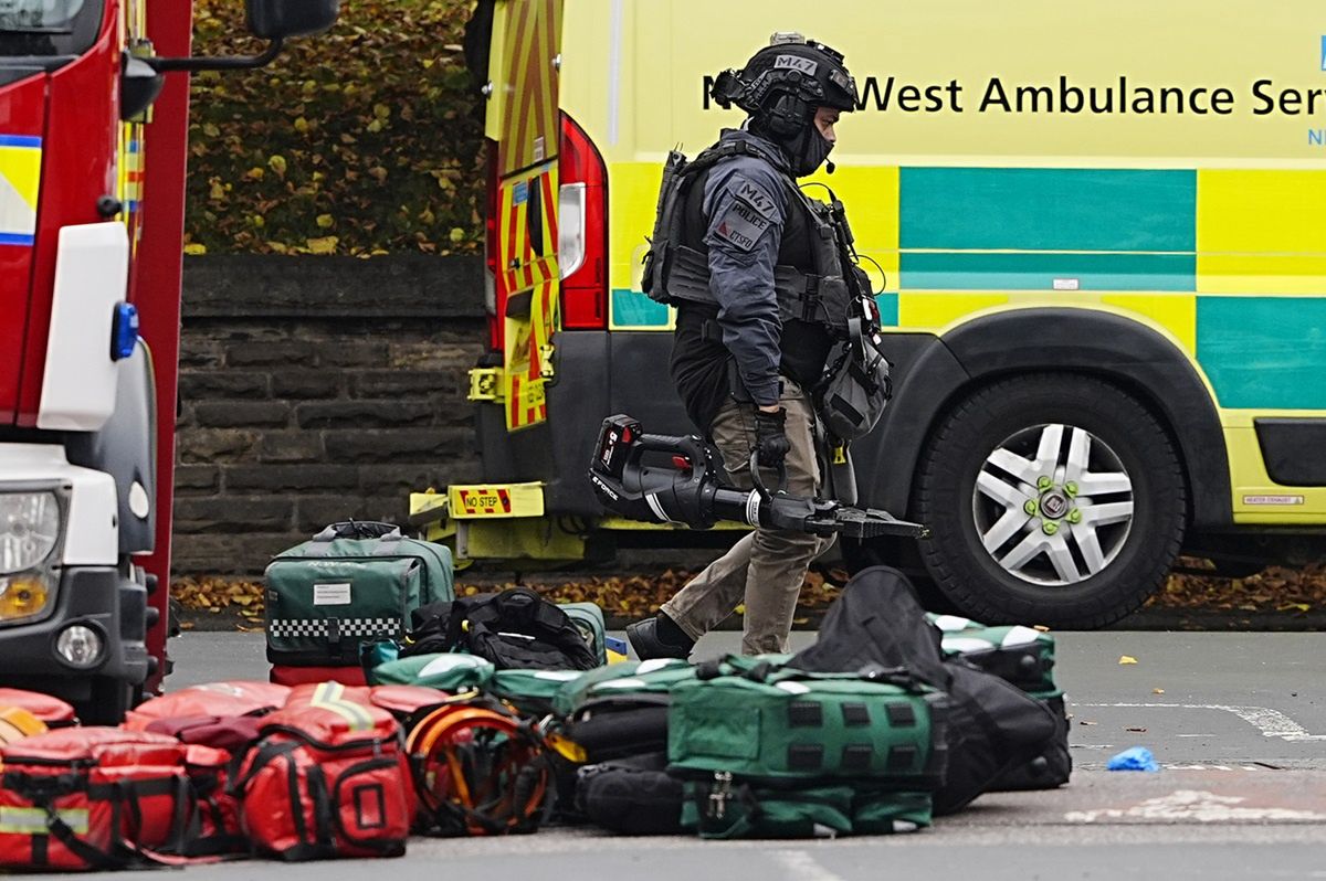 Atak przed synagogą w Manchesterze. Dwie osoby nie żyją. Król w szoku