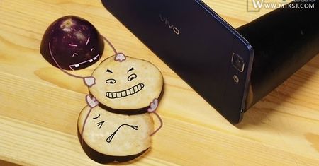 W skrócie: cena LG G2, zegarek Galaxy Gear we wrześniu i zabawne zdjęcia promocyjne najcieńszego smartfona świata
