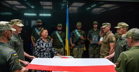 Polak pożegnany z honorami w Kijowie. "Za walkę o przyszłość Ukrainy"