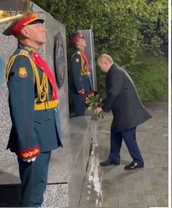 Putin złożył kwiaty przed wylotem. Upamiętnia współpracę z USA