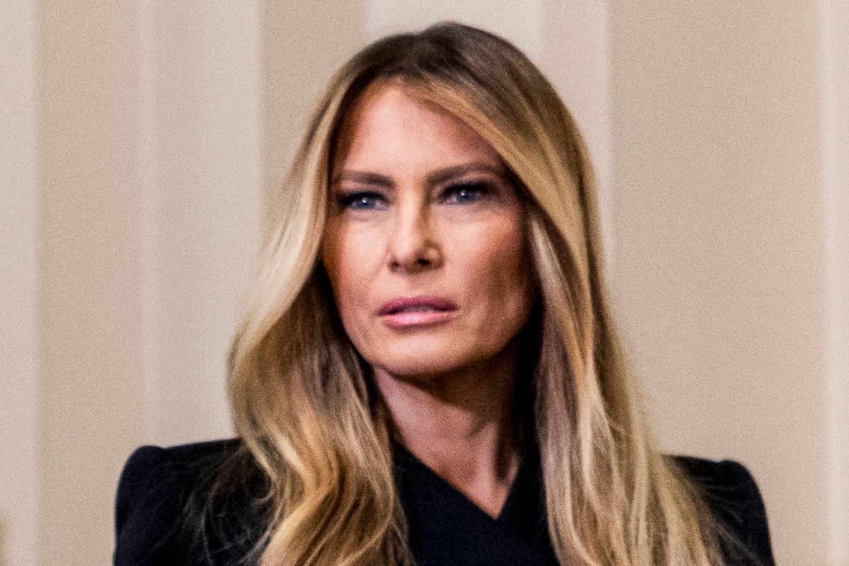 Taki przekaz niesie za sobą portret Melanii Trump. Wskazano szczegół