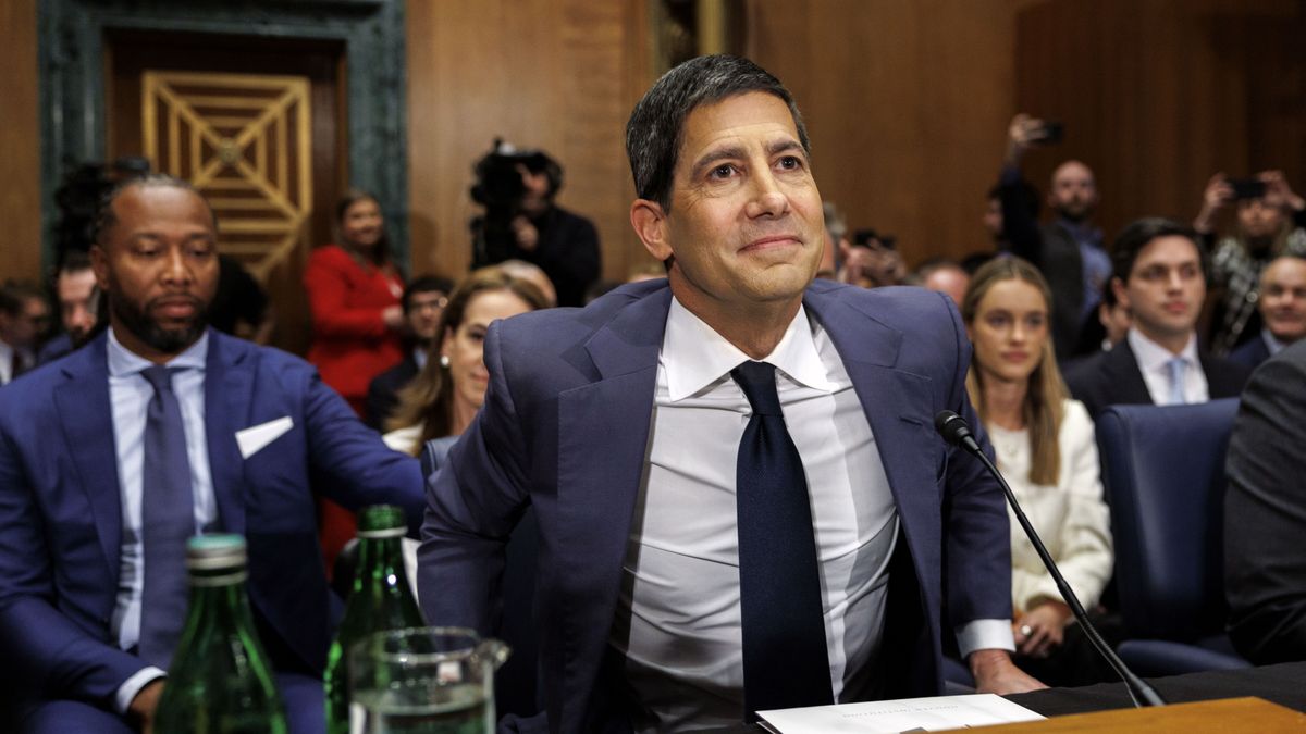 Kevin Warsh arrives to testify during a Senate Banking Committee confirmation hearing at the US Capitol in Washington, DC, USA, 21 April 2026. Warsh is President Donald Trump?s nominee to serve as the next chair of the US Federal Reserve, succeeding Jerome Powell when Powell?s term as chair ends on 15 May 2026. EPA/WILL OLIVER Dostawca: PAP/EPA.