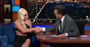 Lady Gaga w "The Late Show". Pije tequilę razem ze Stephenem Corbenem